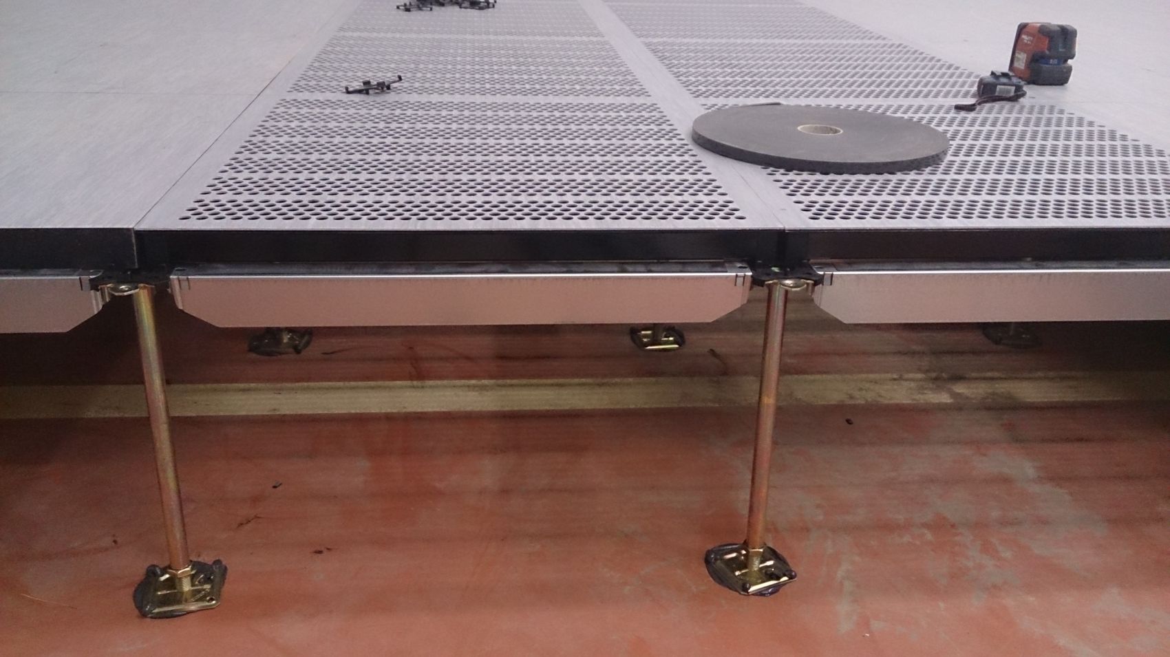 Стрингеры для фальшпола